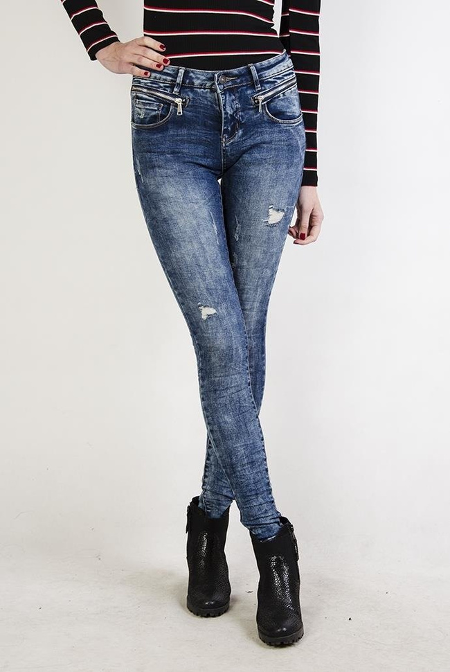 Spodnie jeansowe z zamkami, pogniecione przy nogawkach