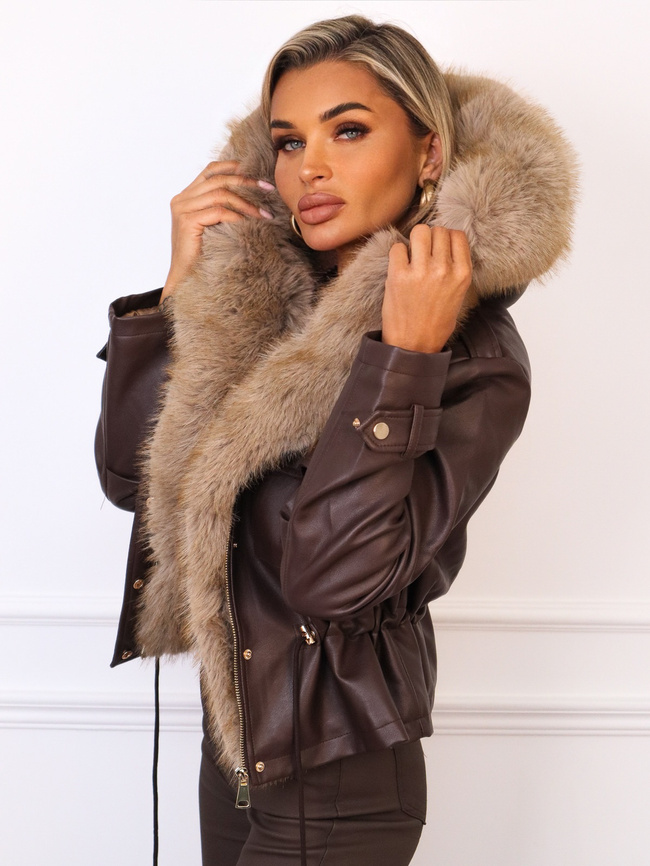 KURTKA Z EKOSKÓRY Z KIESZENIAMI I FUTERKIEM- BRĄZOWA