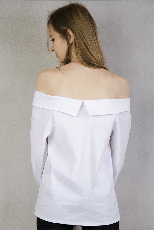 Koszula z szerokim kołniererzem, wiązana na dole