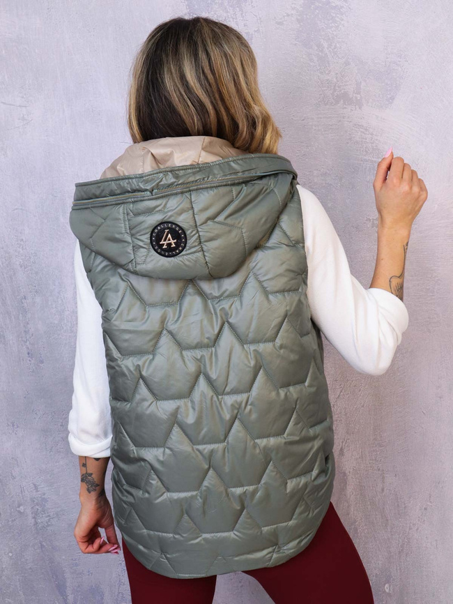 KAMIZELKA ASYMETRYCZNA Z KONTRASTOWYM KAPTUREM- ZIELONA