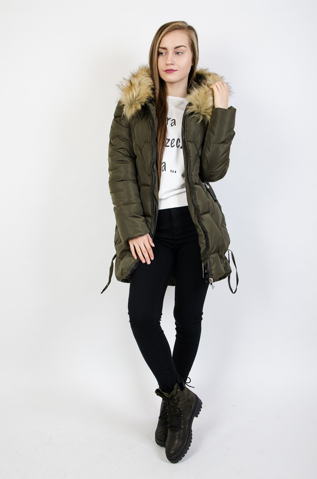 Zielona pikowana kurtka ze srebrnymi zamkami
