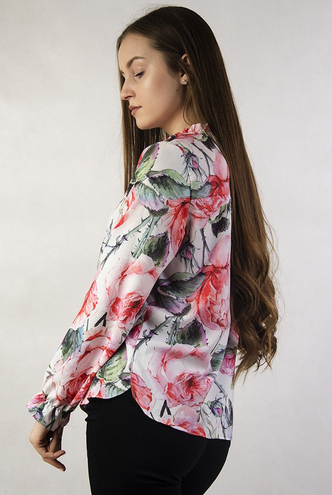 Biała bluzka w róże