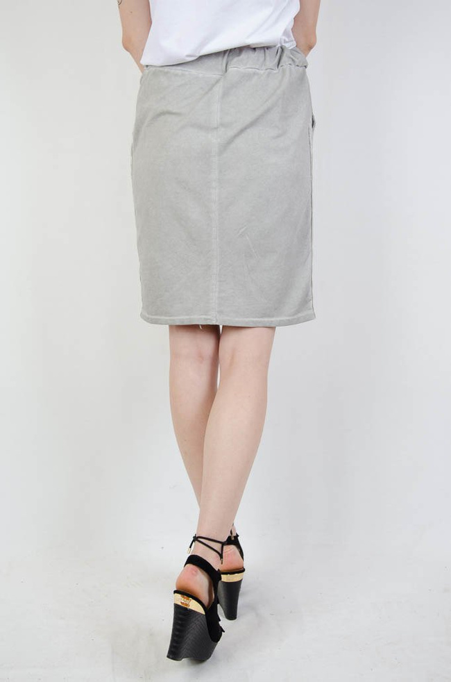 Szara dresowa spódnica z ozdobnymi lampasami 