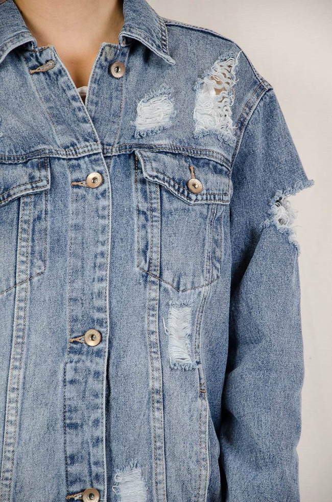 Kurtka jeansowa dłuższa z licznymi przetarciami