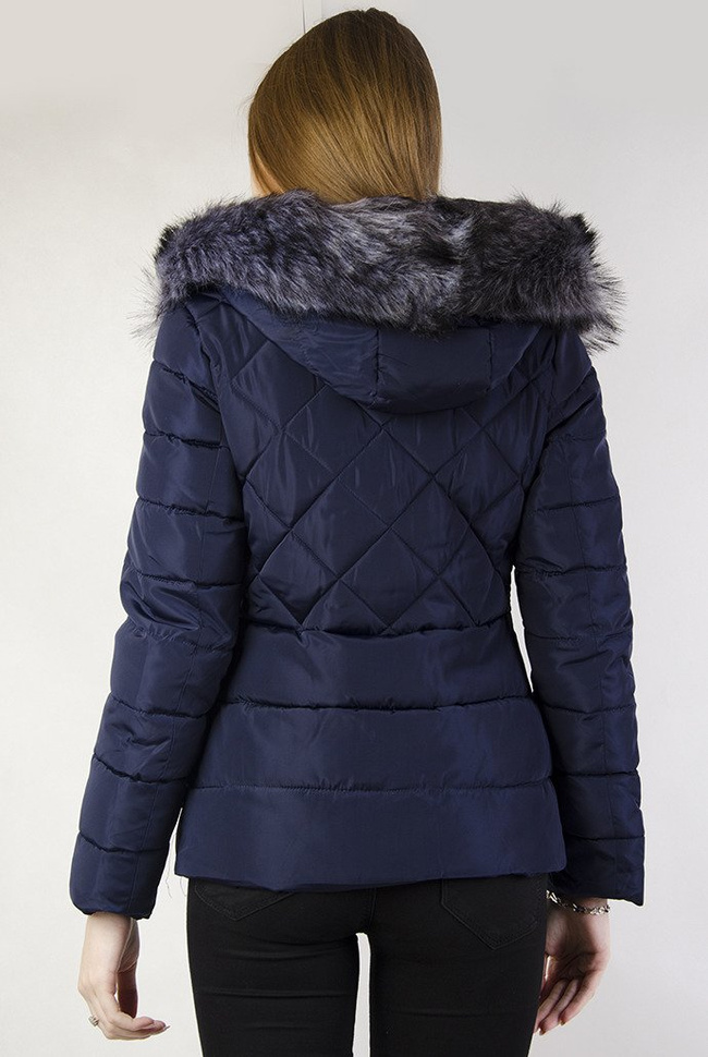 Krótka pikowana granatowa kurtka z futerkiem przy kapturze