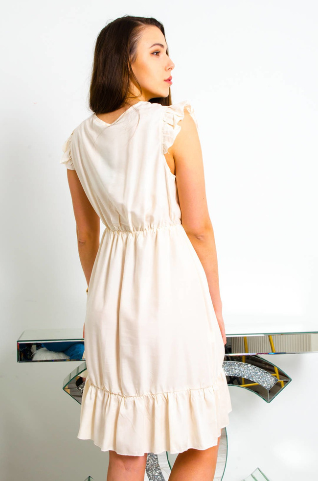 KREMOWA KRÓTKA ZWIEWNA SUKIENKA Z KOPERTOWYM DEKOLTEM