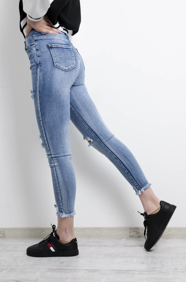 SPODNIE JEANSOWE Z PRZETARCIAMI