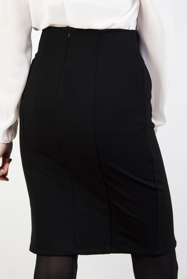 Czarna spódniczka ołówkowa z przeszyciami i wycięciem