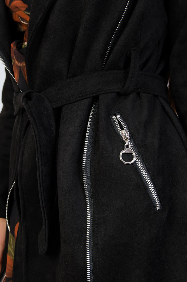 Czarny płaszcz z imitacji zamszu 