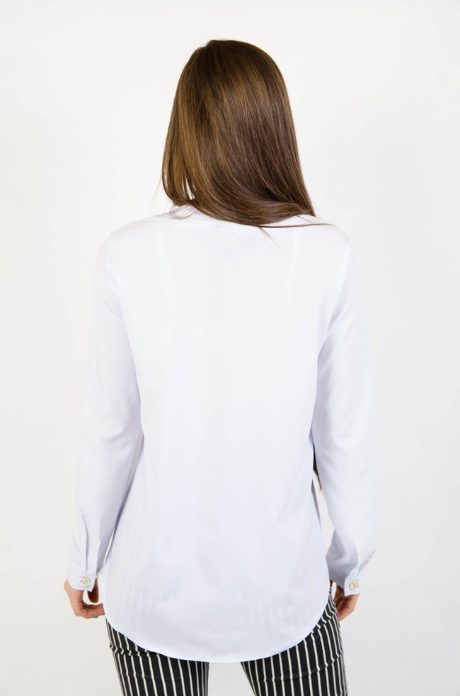 Biała koszula ze złotymi guzikami