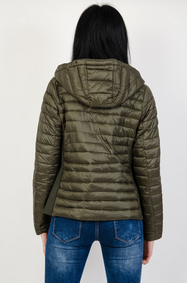 Zielona, pikowana kurtka z kapturem