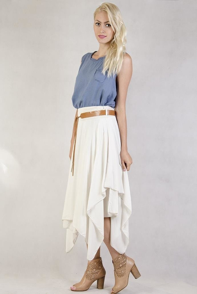 Asymetryczna spódnica z paskiem beżowa