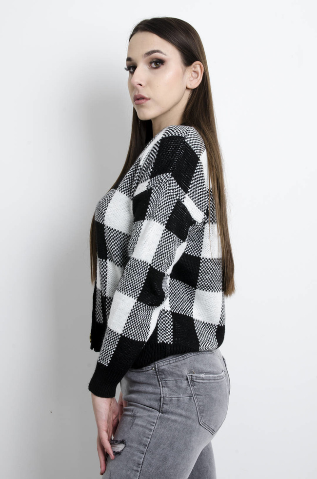 SWETER CZARNY W SZACHOWNICĘ