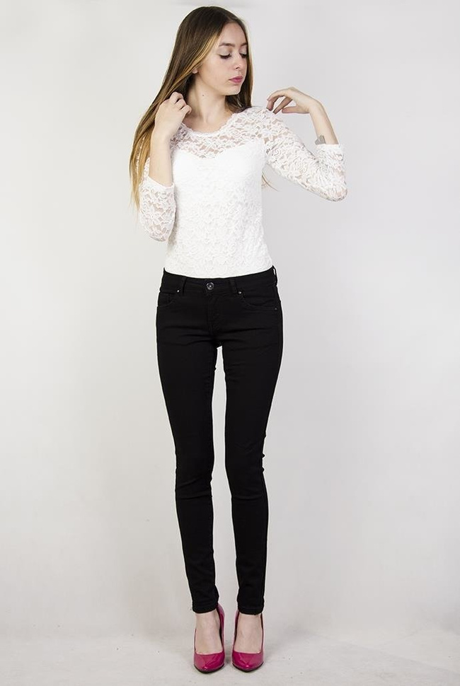 Białe koronkowe body z usztywnieniem