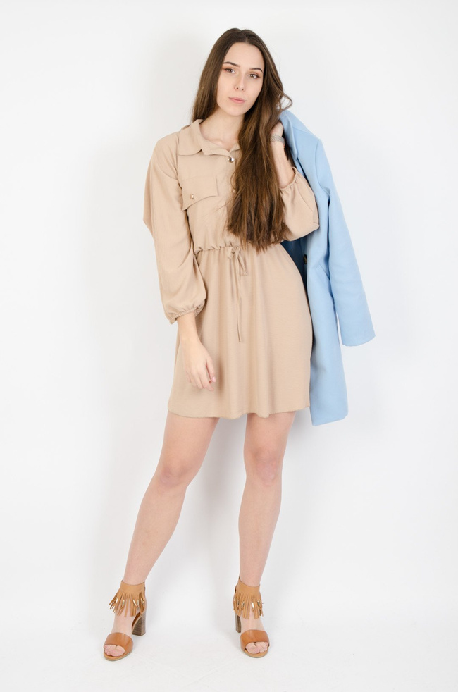 BEŻOWA SUKIENKA Z KREPY ŚCIĄGANA W PASIE