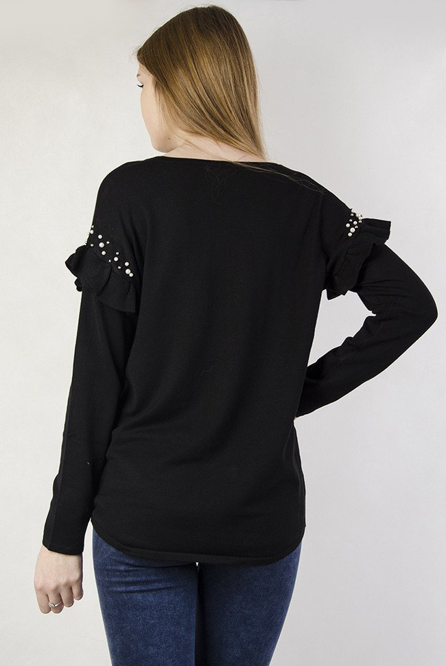 Czarny sweterek z falbanką przy rękawie