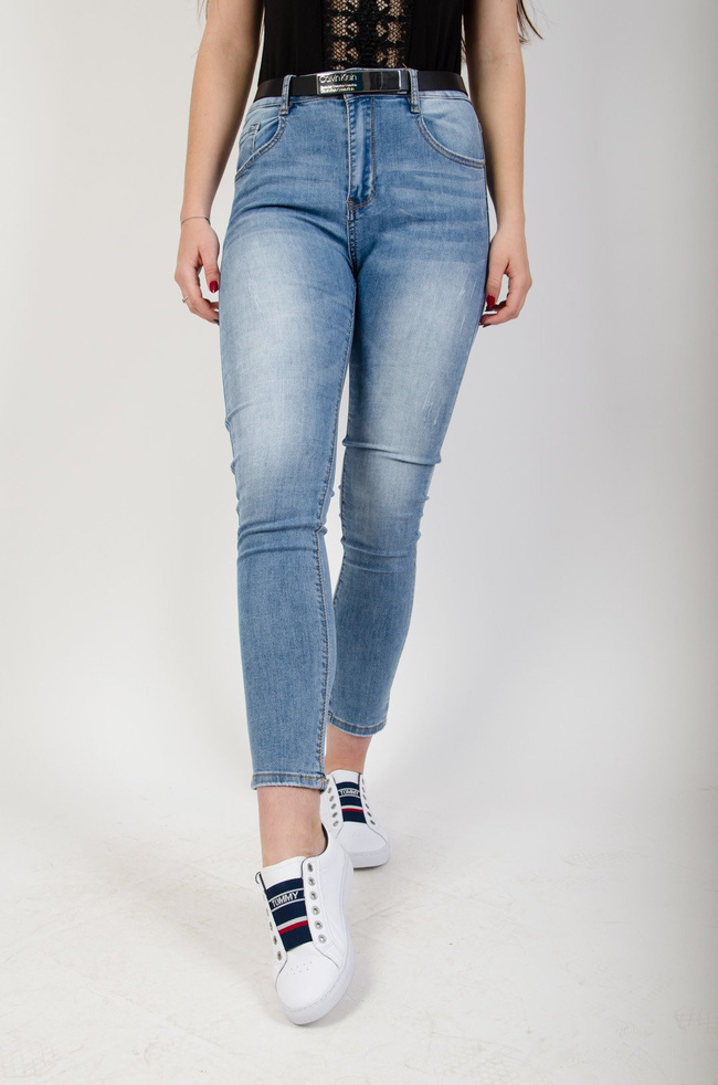 Jasne spodnie jeansowe Plus Size z prostą nogawką