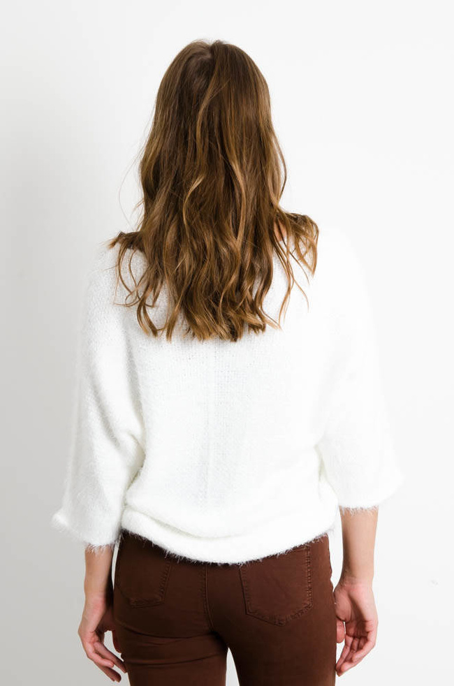 BIAŁY WŁOCHATY SWETER OVERSIZE