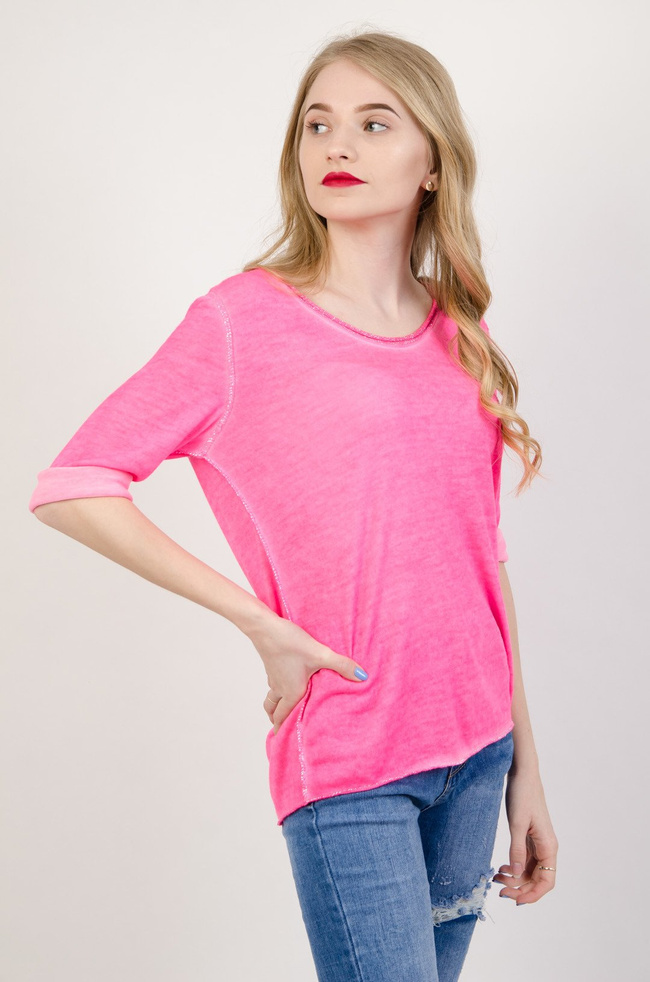 Różowa neonowa bluzka wyszywana srebrną nicią 