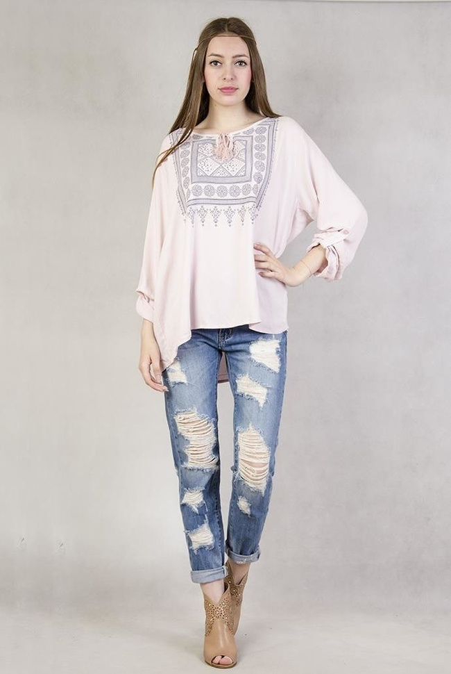 Różowa bluzka w indiańskim sylu