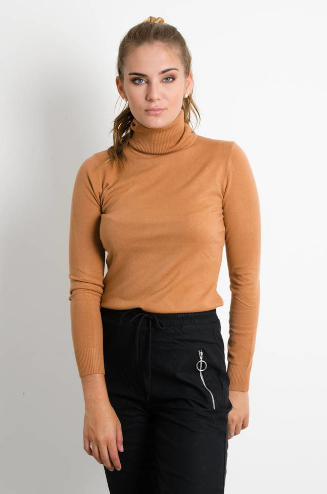 CIEMNO BRĄZOWY GŁADKI GOLF Z PRĄŻKOWANYM ZAKOŃCZENIEM