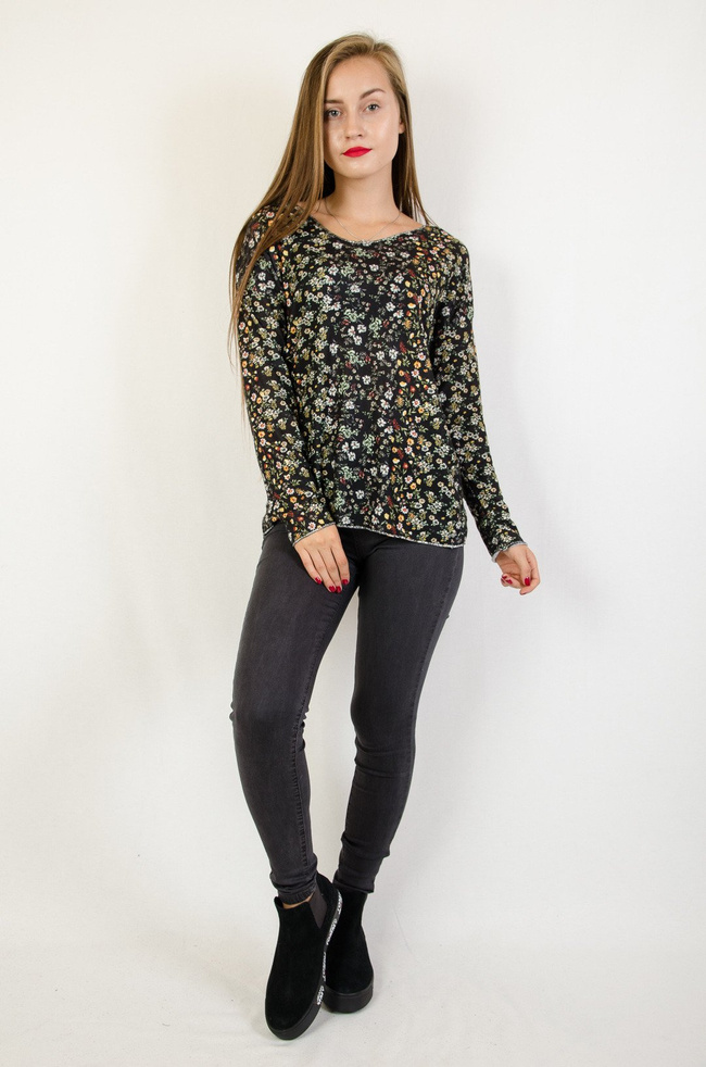 Czarna bluzka w drobne kwiatki