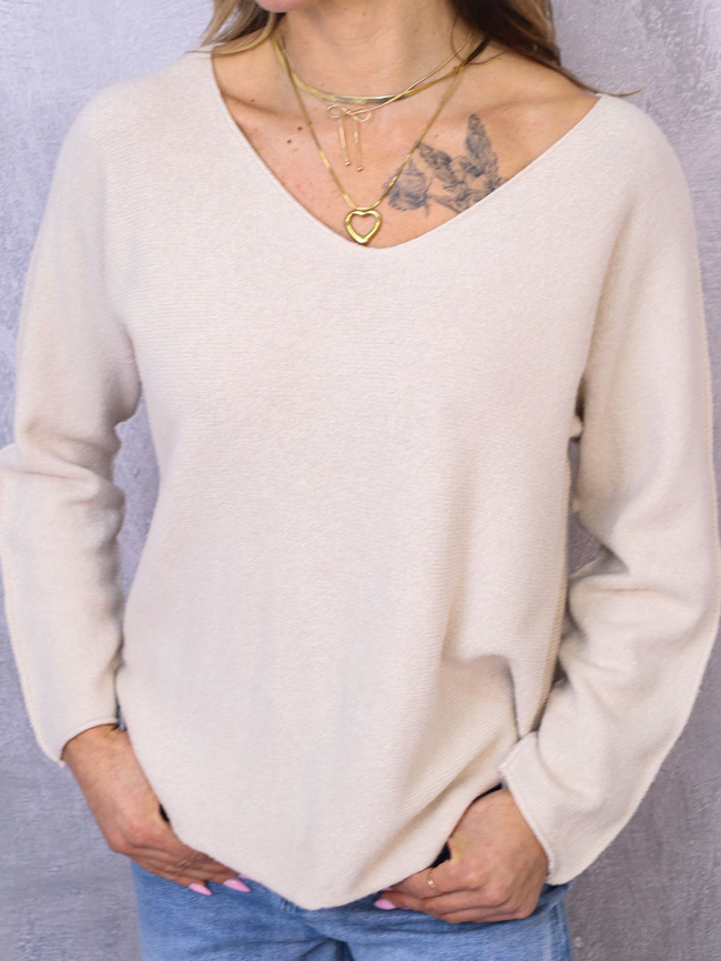 SWETER OVERSIZE Z DEKOLTEM W SEREK- BEŻOWY