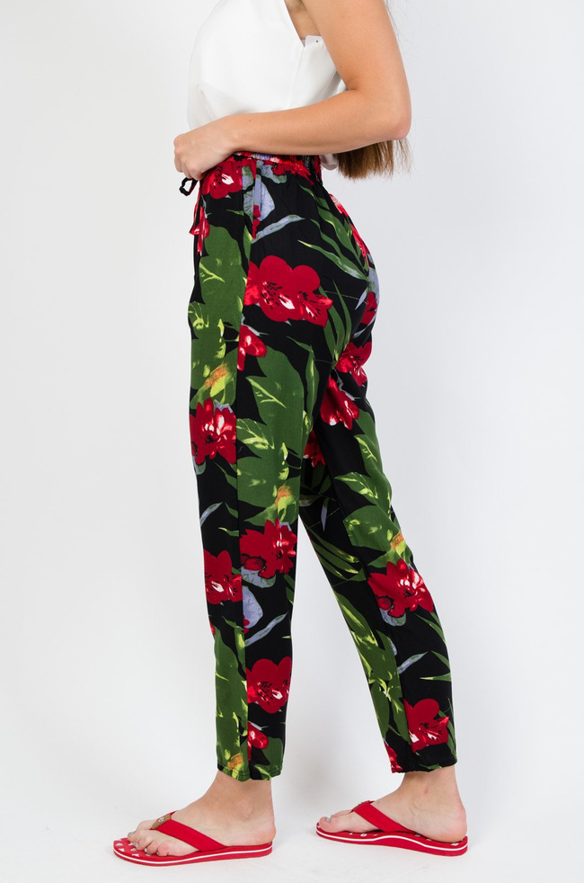 Czarne Alladynki w kwiaty 