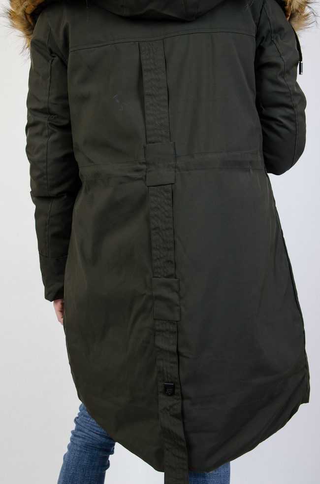 Zielona kurtka ocieplana ze ściągaczem w tali 