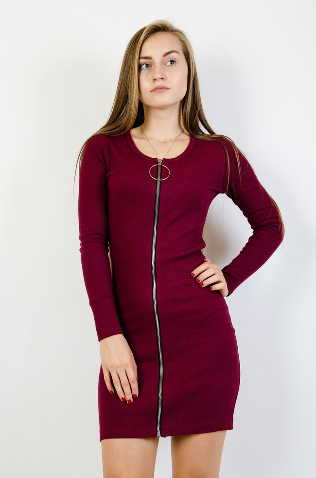 Bordowa przylegająca sukienka z zamkiem