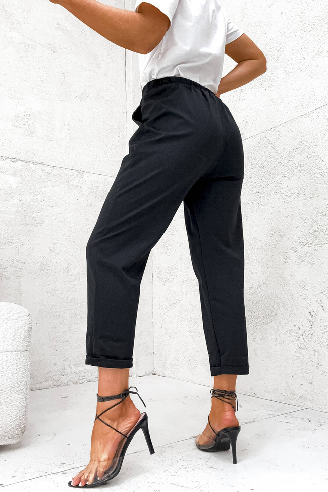 SPODNIE MATERIAŁOWE Z ŁAŃCUSZKIEM PRZY KIESZENI- CZARNE