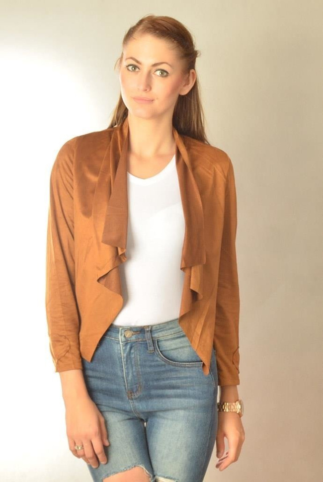 Krótka brązowa narzutka