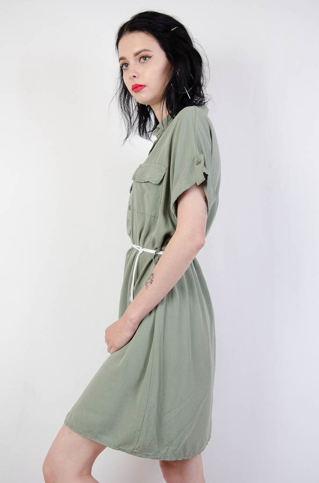 ZIELONA SUKIENKA SZMIZJERKA WIĄZANA W PASIE
