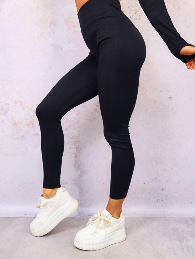KOMPLET PRĄŻKOWANY MODELUJĄCY LEGGINSY+ TOP- CZARNY