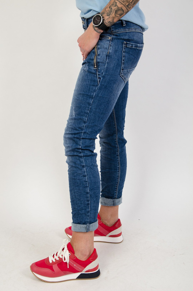 Jeansowe joggery zapinane na guziki