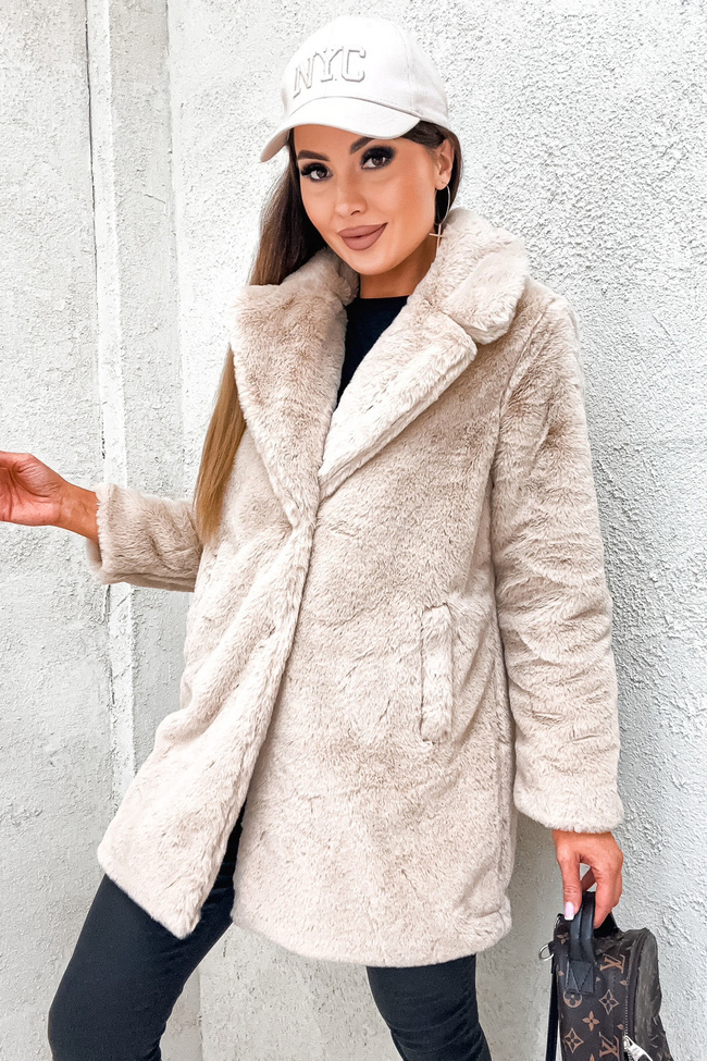 FUTRZANY PŁASZCZ Z KIESZENIAMI- BEŻOWY