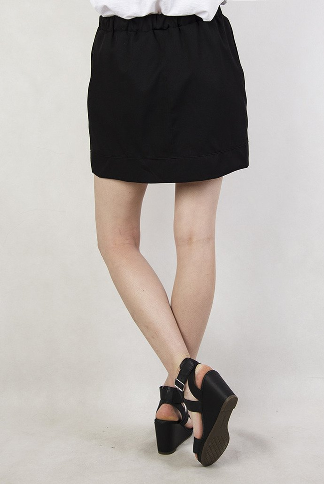 Czarna spódnica z kieszeniami, na gumce