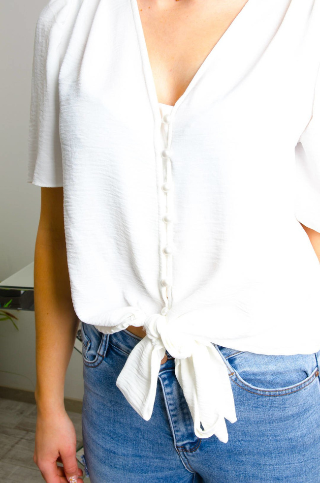 BIAŁA BLUZKA ZAPINANA NA GUZIKI Z WIĄZANIEM