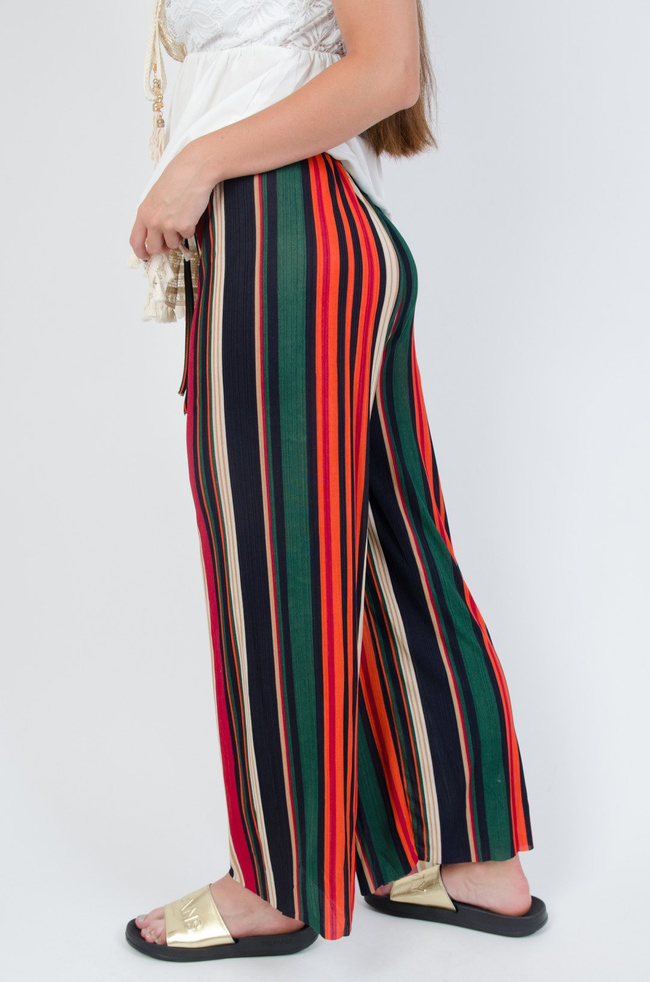 Kolorowe spodnie w paski z rozszerzanymi nogawkami 