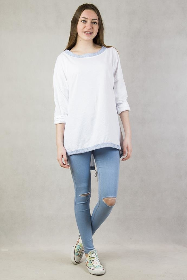 Asymetryczna biała bluzka ściągana oraz wiązana na dole