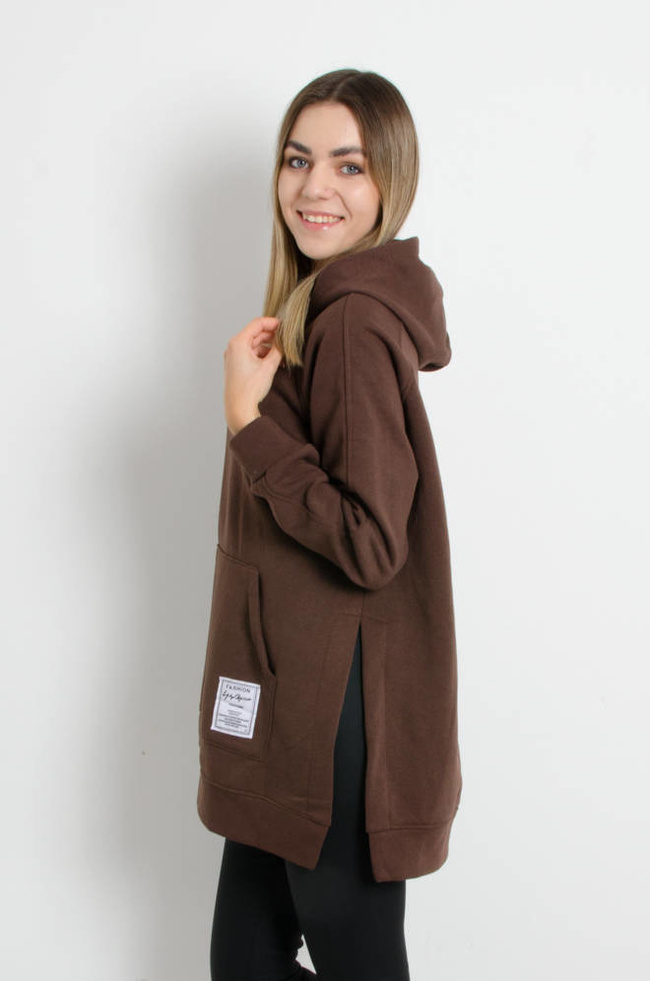 BLUZA OVERSIZE Z ROZCIĘCIAMI PO BOKACH I OZDOBNĄ NASZYWKĄ- CIEMNY BRĄZ