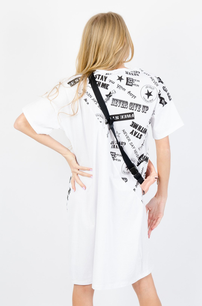 BAWEŁNIANA SUKIENKA OVERSIZE Z NAPISAMI W KOLORZE BIAŁYM 