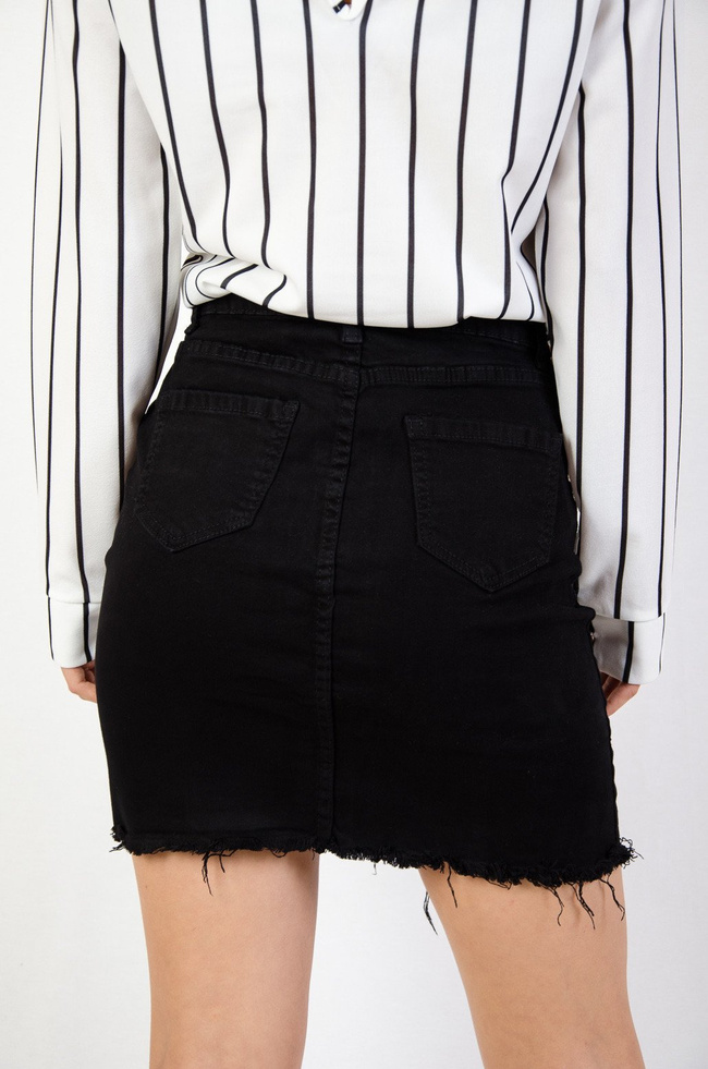 Czarna spódniczka jeansowa z guzikami
