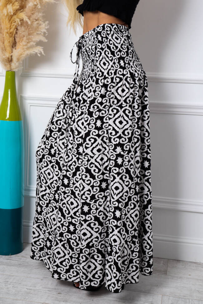 WZORZYSTA SPÓDNICA MAXI Z GUMĄ W PSIE- CZARNA