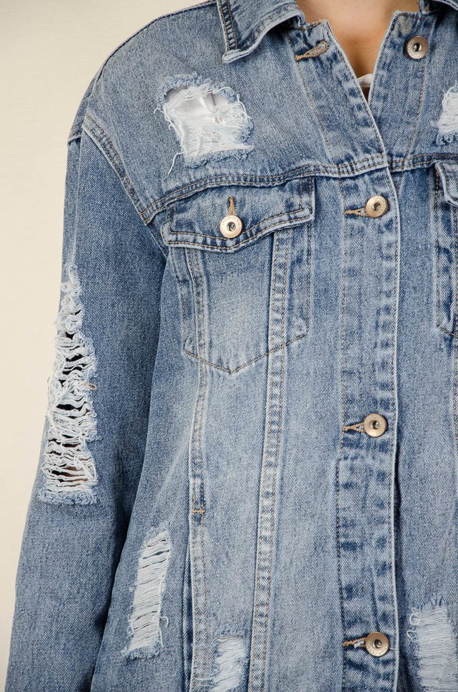 Kurtka jeansowa dłuższa z licznymi przetarciami
