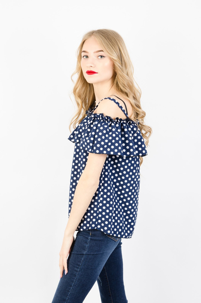 Granatowa bluzka w groszki z hiszpańskim dekoltem