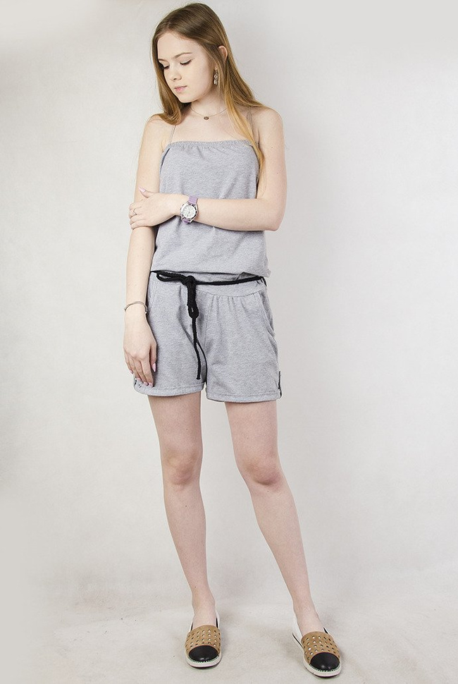 Jasno-szary kombinezon ze sznurkiem