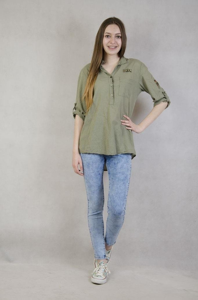 Koszula zielona w stylu militarnym z naszywkami