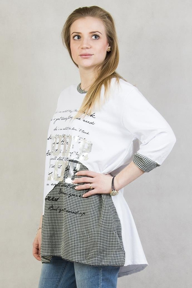 Biała bluzka z elementami w kratę z napisem "SUPER LOVE"