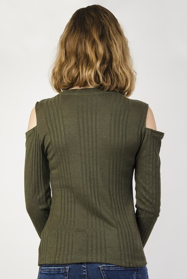 Zielona bluzka z wycięciami na ramionach + wisiorek